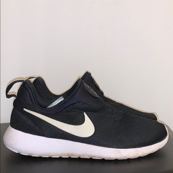 nike roshe run black & white slip on trainers